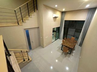 Casa adosada en alquiler de 3 habitaciones en Suan Luang, Bangkok