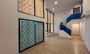 For sale 3 ベッドルーム condo in Khlong Toei, Bangkok
