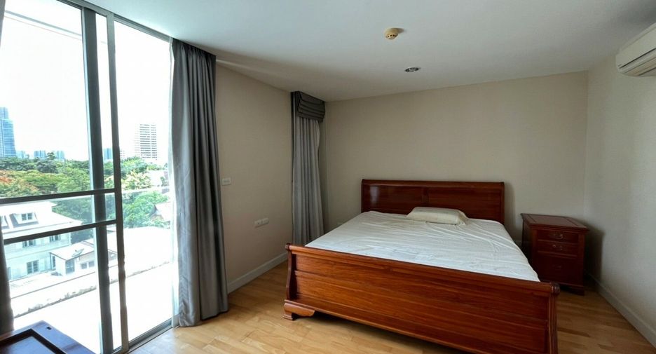 For rent 2 bedrooms condo in Phaya Thai, Bangkok