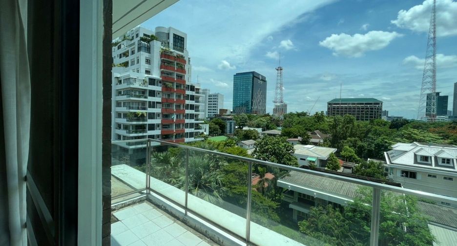 For rent 2 bedrooms condo in Phaya Thai, Bangkok