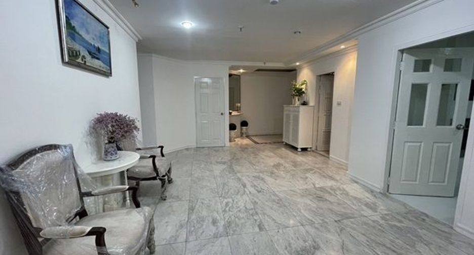 For rent 3 ベッドルーム condo in Watthana, Bangkok
