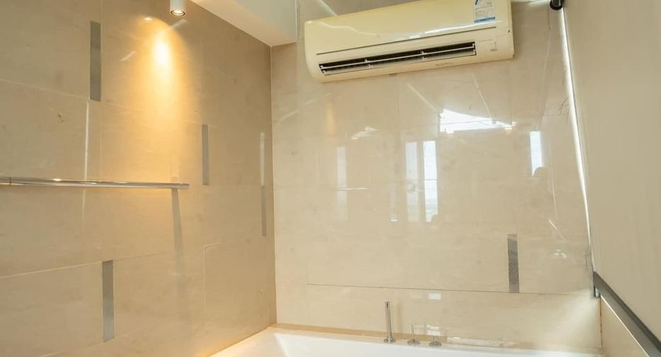 For rent 4 bedrooms condo in Yan Nawa, Bangkok