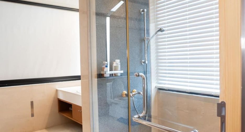 For rent 4 bedrooms condo in Yan Nawa, Bangkok