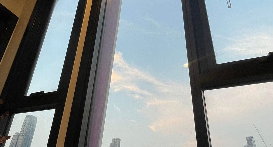 For rent 1 bed condo in Watthana, Bangkok