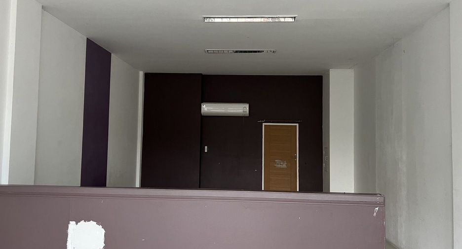 For rent 4 bedrooms townhouse in Mueang Phuket, Phuket