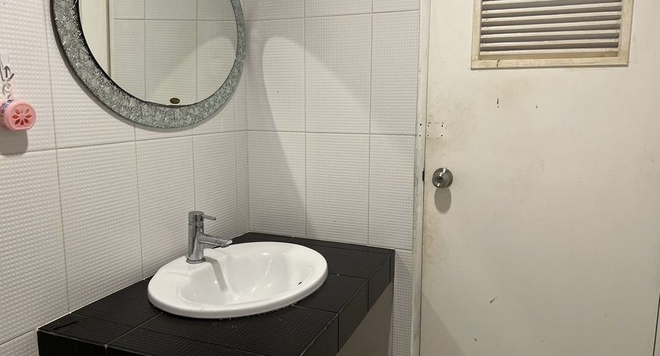 For rent 4 bedrooms townhouse in Mueang Phuket, Phuket