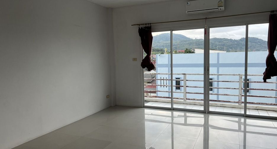 For rent 4 bedrooms townhouse in Mueang Phuket, Phuket