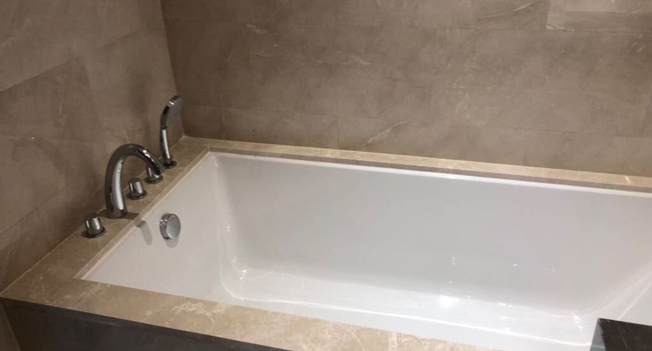 For sale 2 bedrooms condo in Pathum Wan, Bangkok