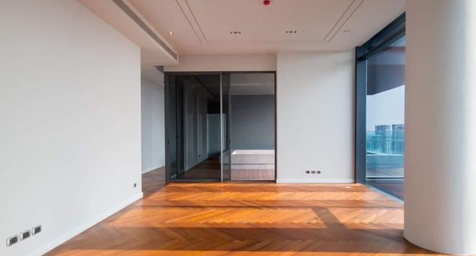 Condo en alquiler de 4 habitaciones en Khlong Toei, Bangkok