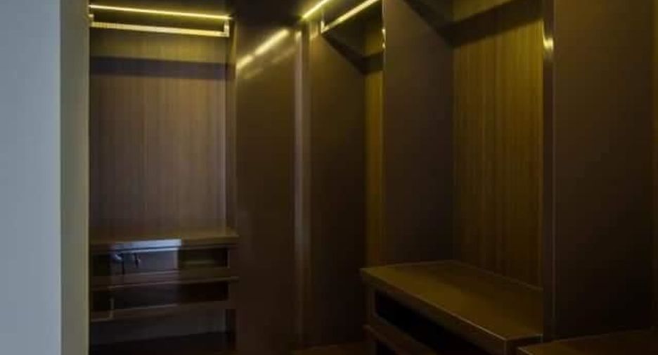 Condo en alquiler de 4 habitaciones en Khlong Toei, Bangkok