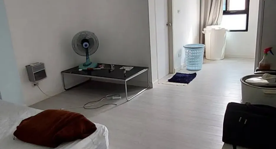 For sale 3 bedrooms retail Space in Sai Mai, Bangkok