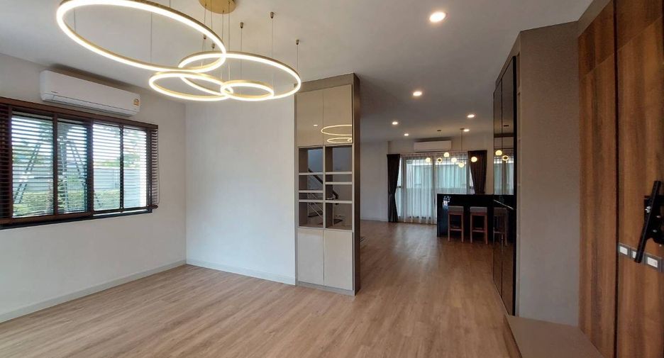 Casa en venta de 4 habitaciones en Thawi Watthana, Bangkok