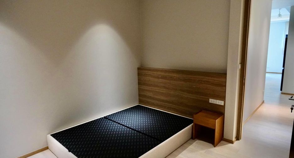 For rent 2 bedrooms condo in Yan Nawa, Bangkok