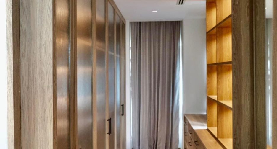 For rent 2 bedrooms condo in Yan Nawa, Bangkok