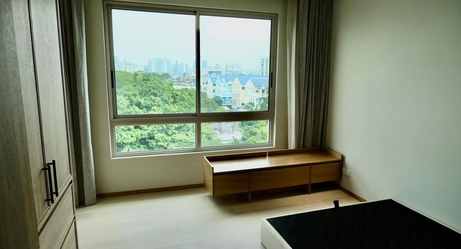 For rent 2 bedrooms condo in Yan Nawa, Bangkok