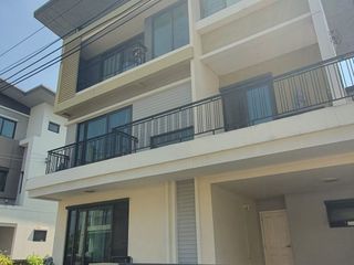 Casa en venta de 7 habitaciones en Sai Mai, Bangkok