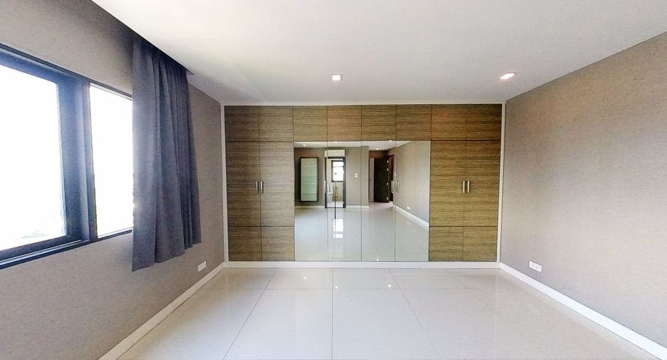 À vendre 2 chambres condo à Watthana, Bangkok