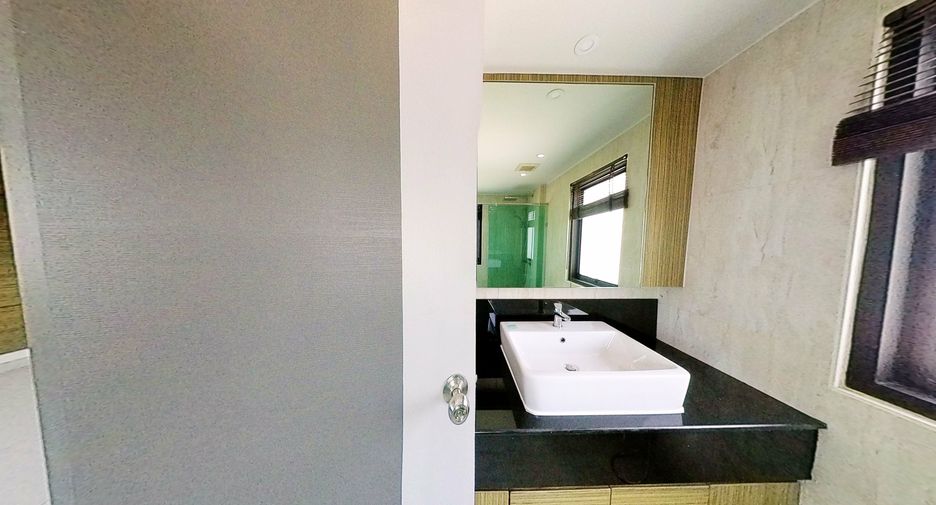 À vendre 2 chambres condo à Watthana, Bangkok