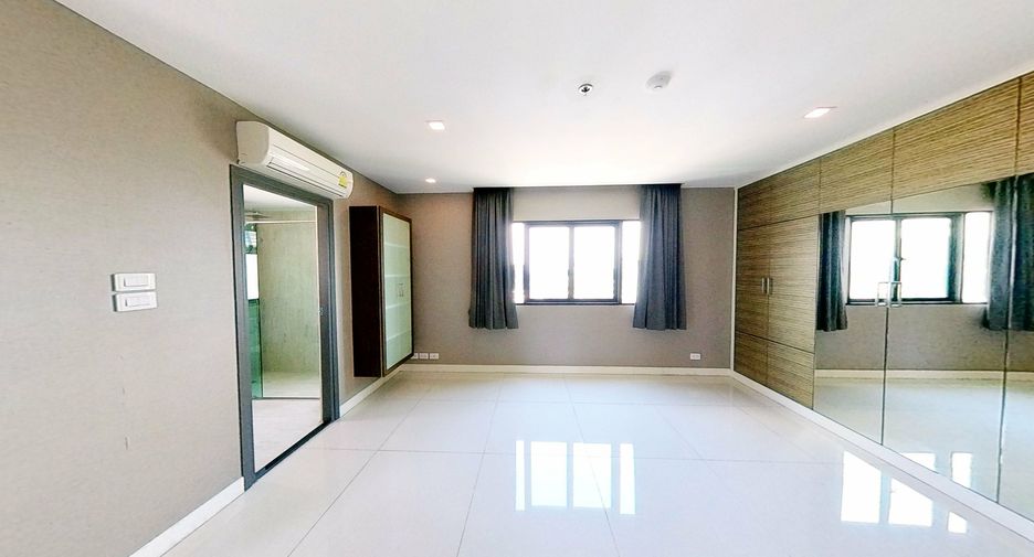 À vendre 2 chambres condo à Watthana, Bangkok
