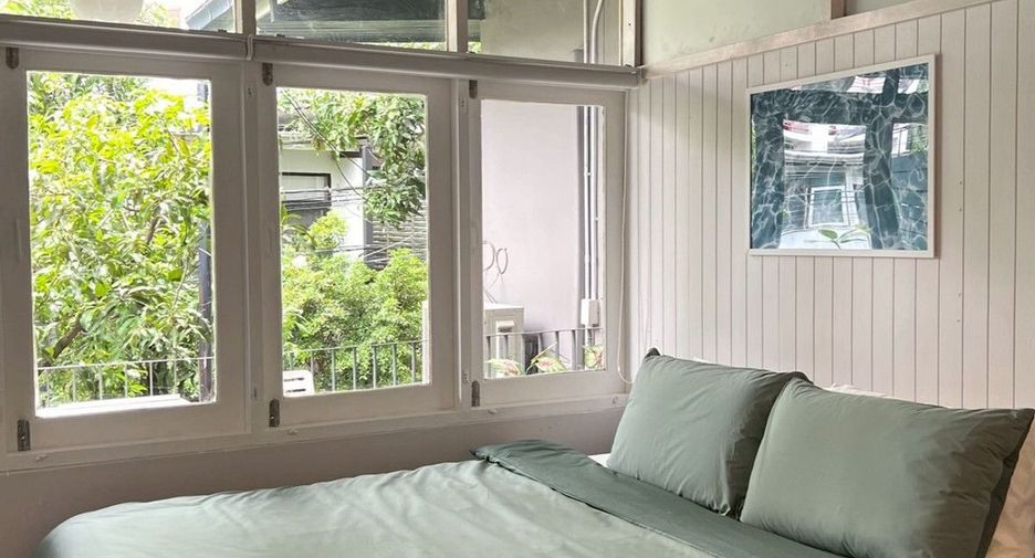 For rent 3 bedrooms townhouse in Watthana, Bangkok
