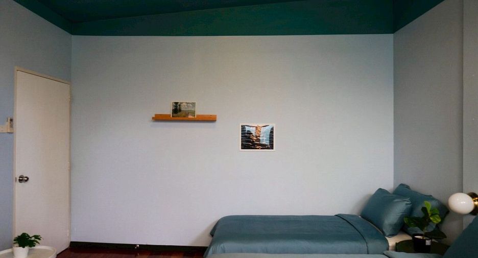 For rent 3 bedrooms townhouse in Watthana, Bangkok