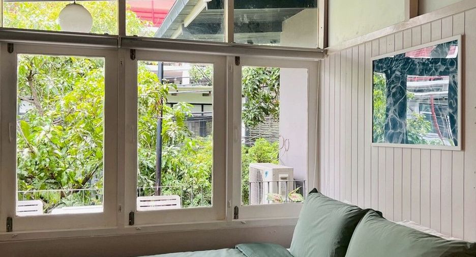 For rent 3 bedrooms townhouse in Watthana, Bangkok