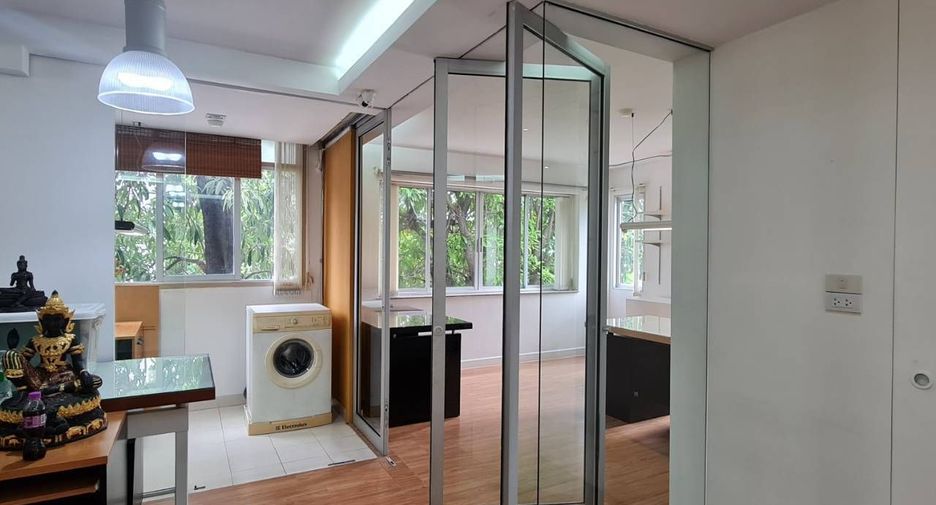 For sale and for rent 2 bedrooms condo in Huai Khwang, Bangkok