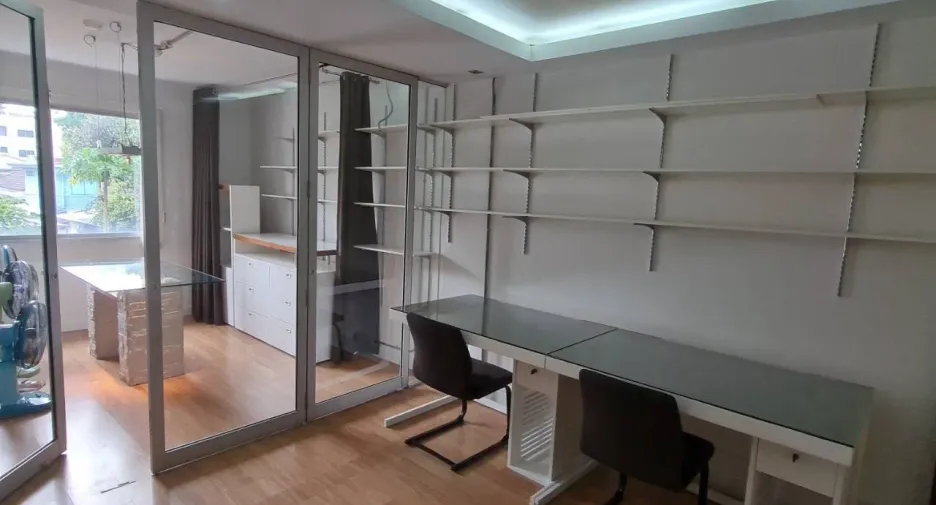 For sale and for rent 2 bedrooms condo in Huai Khwang, Bangkok