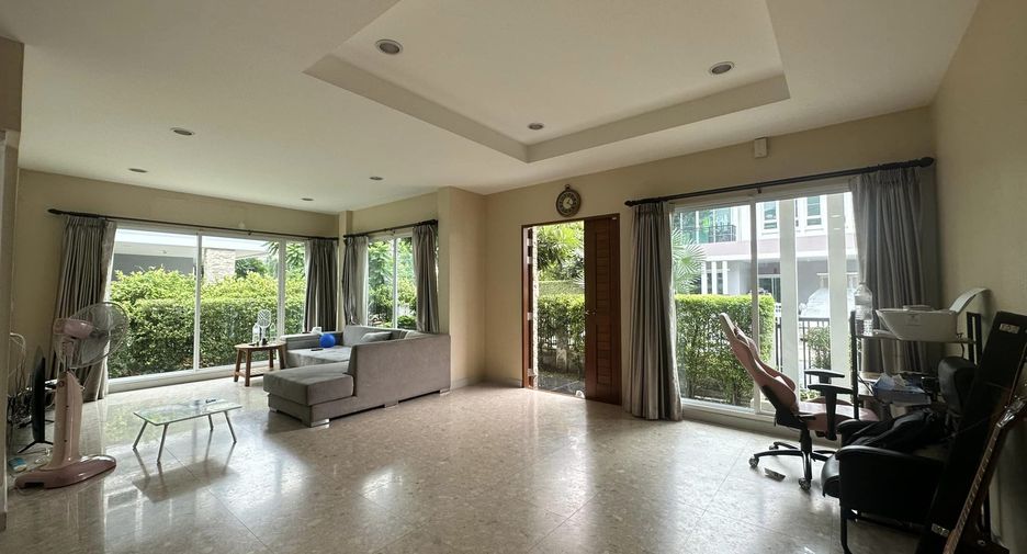For sale 4 bedrooms house in Saphan Sung, Bangkok