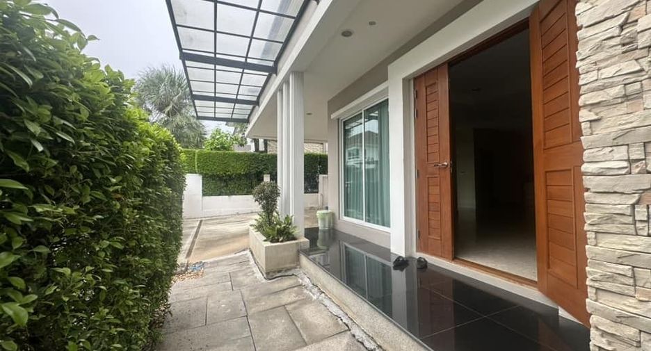 For sale 4 bedrooms house in Saphan Sung, Bangkok