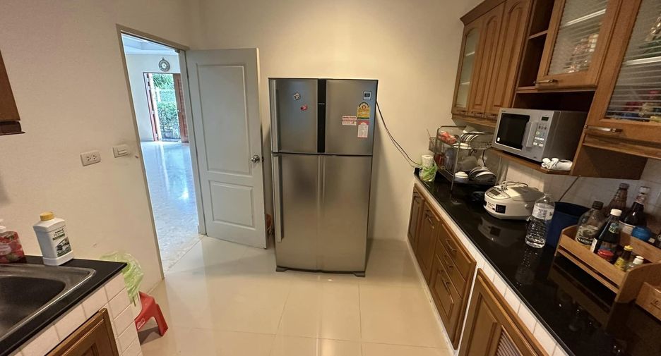 For sale 4 bedrooms house in Saphan Sung, Bangkok