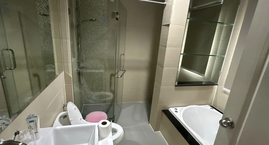For sale 4 bedrooms house in Saphan Sung, Bangkok