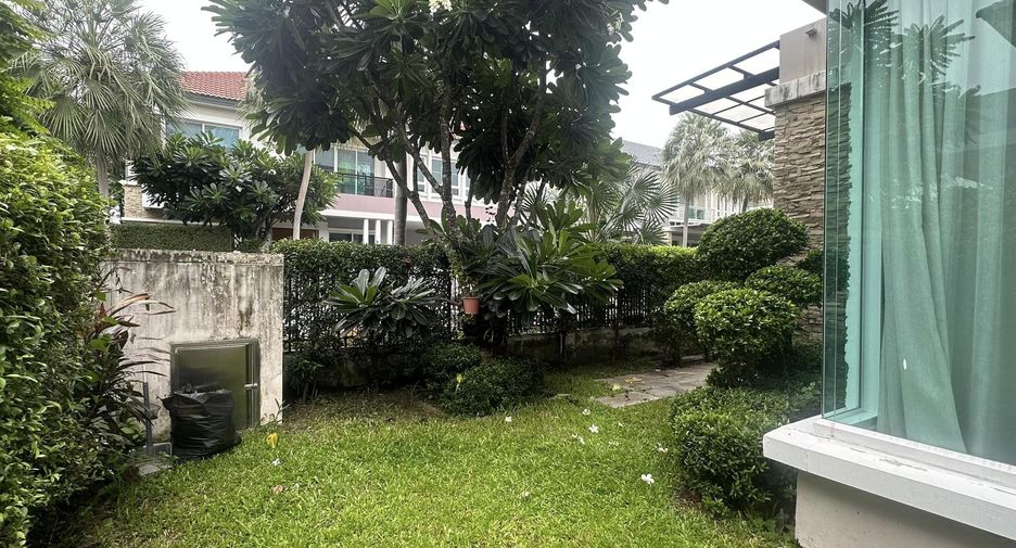 For sale 4 bedrooms house in Saphan Sung, Bangkok
