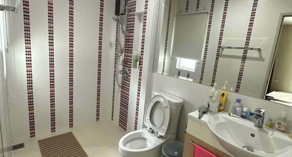 For sale 4 bedrooms house in Saphan Sung, Bangkok