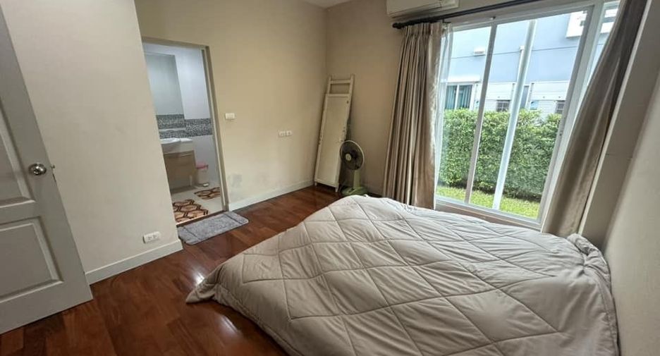 For sale 4 bedrooms house in Saphan Sung, Bangkok