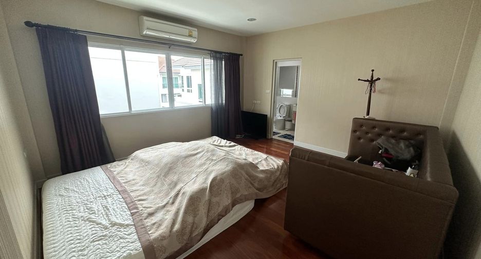 For sale 4 bedrooms house in Saphan Sung, Bangkok