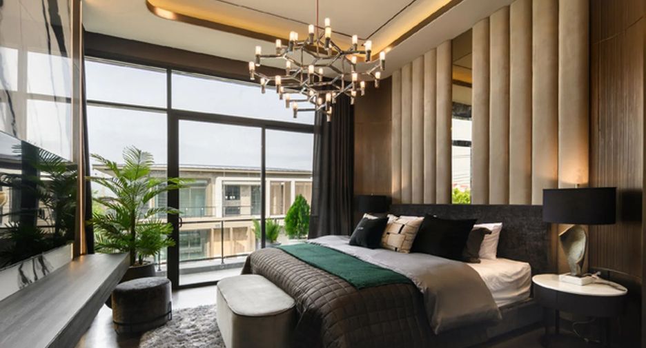 For sale 5 bedrooms house in Taling Chan, Bangkok
