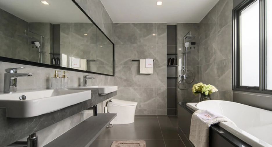 For sale 5 bedrooms house in Taling Chan, Bangkok