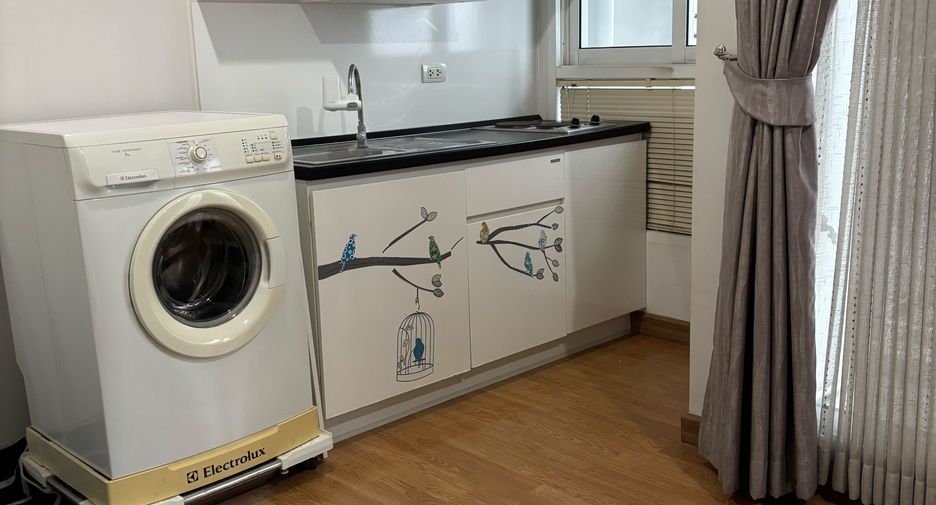 For sale 1 bed condo in Thon Buri, Bangkok