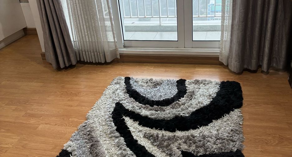 For sale 1 bed condo in Thon Buri, Bangkok