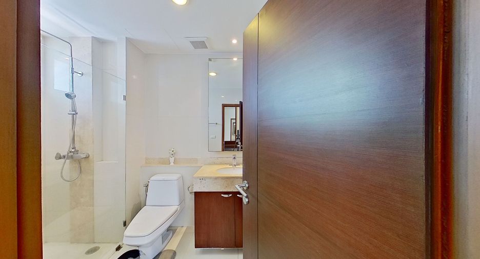 For rent 3 bedrooms condo in Watthana, Bangkok