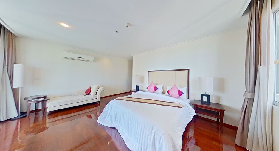 For rent 3 bedrooms condo in Watthana, Bangkok