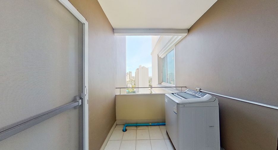 For rent 3 bedrooms condo in Watthana, Bangkok