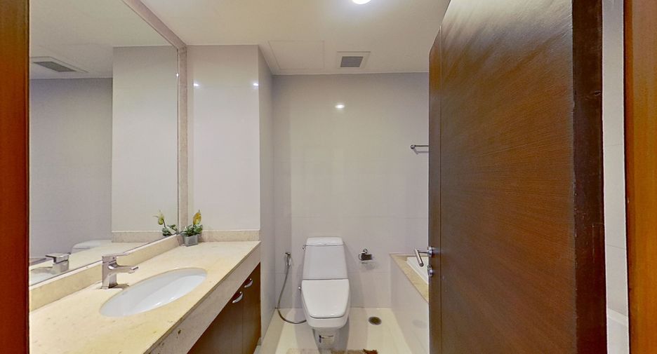 For rent 3 bedrooms condo in Watthana, Bangkok
