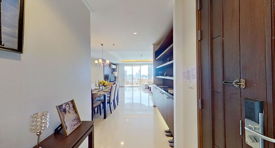 For rent 3 bedrooms condo in Watthana, Bangkok