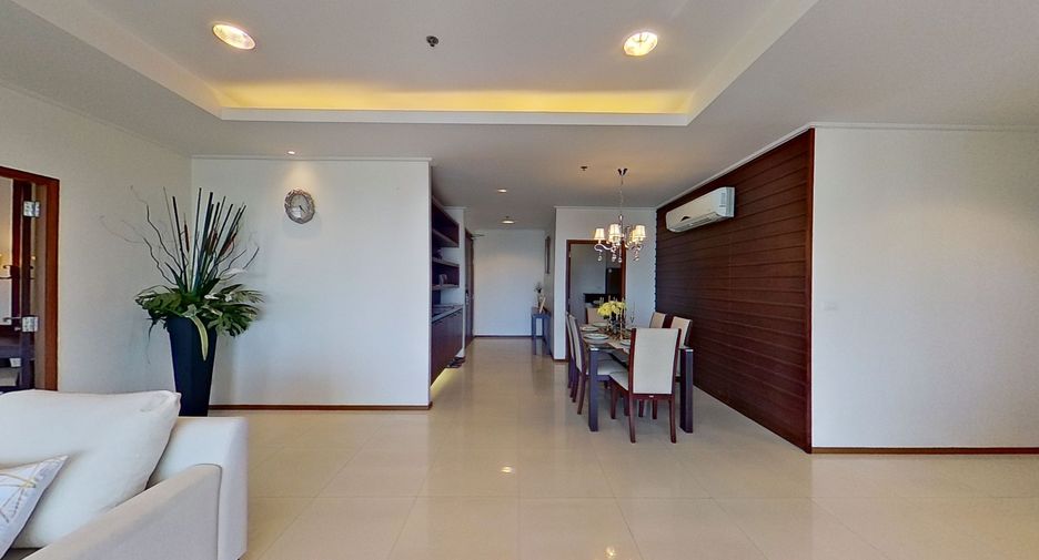 For rent 3 bedrooms condo in Watthana, Bangkok