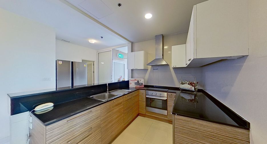 For rent 3 bedrooms condo in Watthana, Bangkok