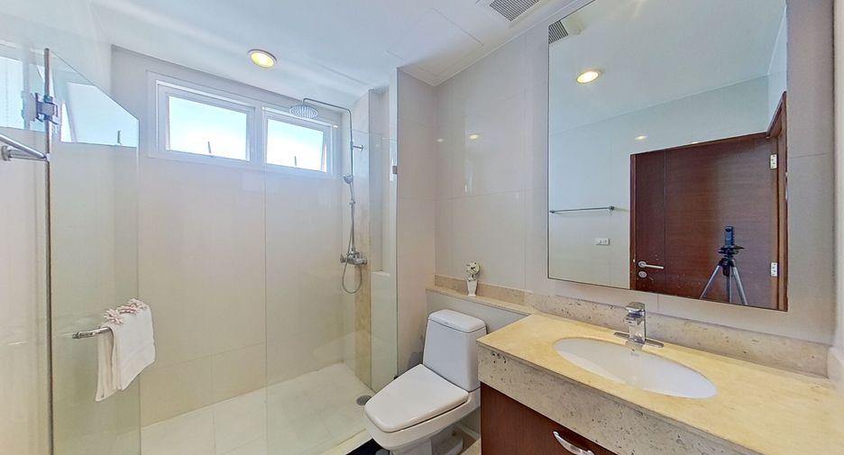 For rent 3 bedrooms condo in Watthana, Bangkok