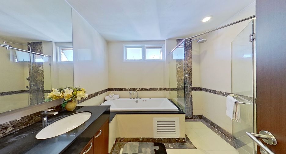 For rent 3 bedrooms condo in Watthana, Bangkok