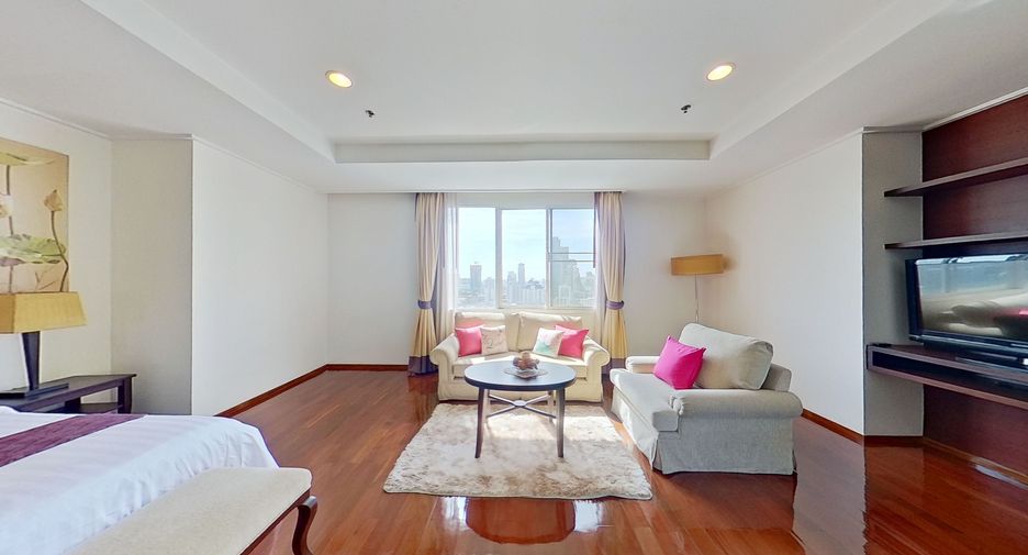 For rent 3 bedrooms condo in Watthana, Bangkok